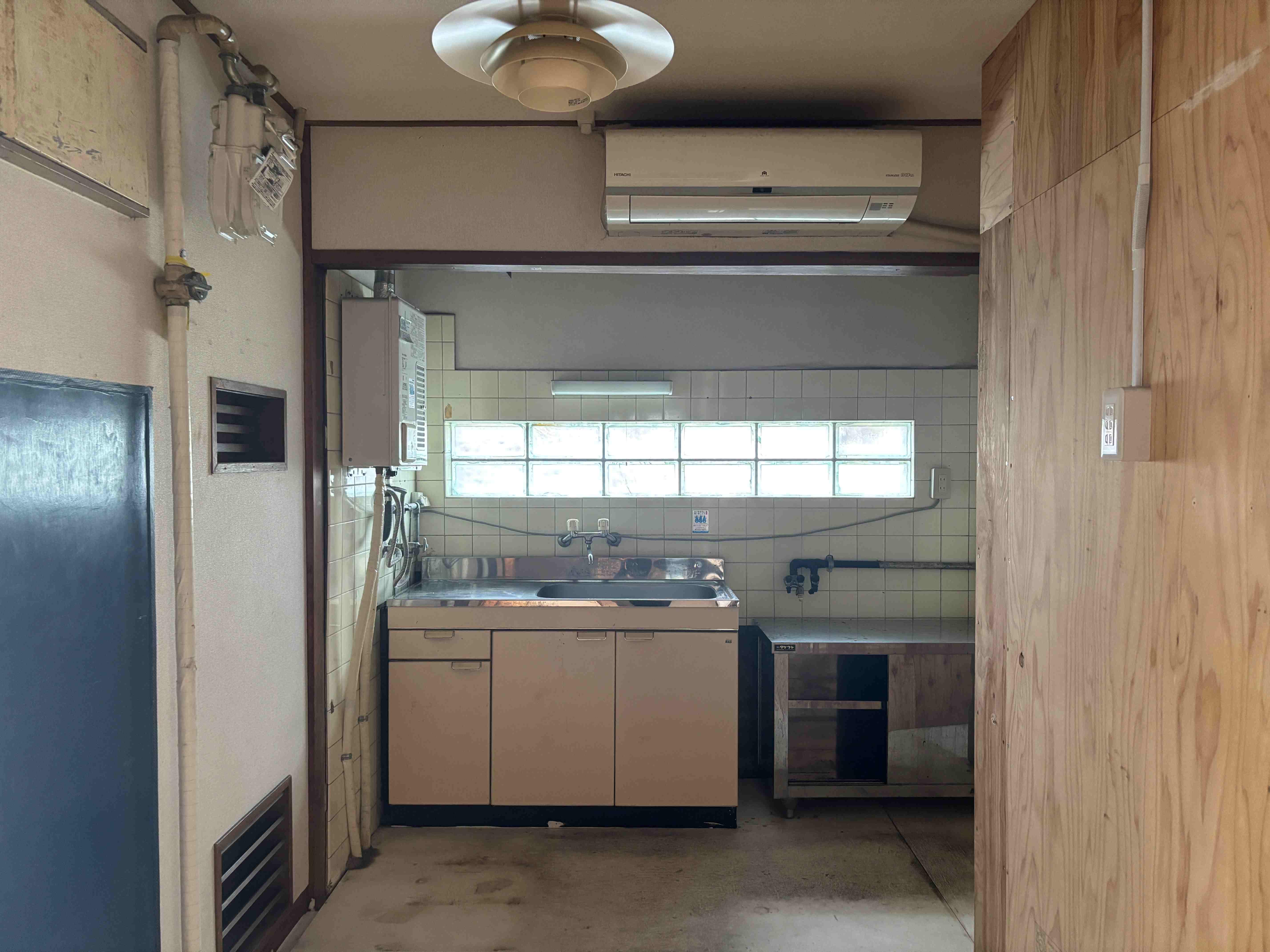 京都市北区紫竹西桃ノ本町の賃貸物件/光の入るキッチンスペース