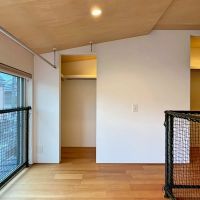京都市北区紫竹上芝本町の売買物件/正面2ヵ所は収納スペース。どちらも引戸で閉じれます。