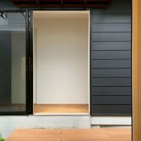 京都市北区紫竹上芝本町の売買物件/母屋と離れはデッキを渡って行き来する。波板で雨対策してあります。