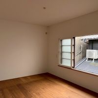 京都市北区紫竹上芝本町の売買物件/離れ2階｜床材はウォールナット。