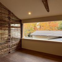 滋賀県大津市木下町の売買物件/2階東｜ここは大きな2枚の木建具があります（写真は開けた状態）