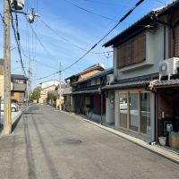 滋賀県大津市木下町の売買物件/前道はこの通り広く、通行量は少ない