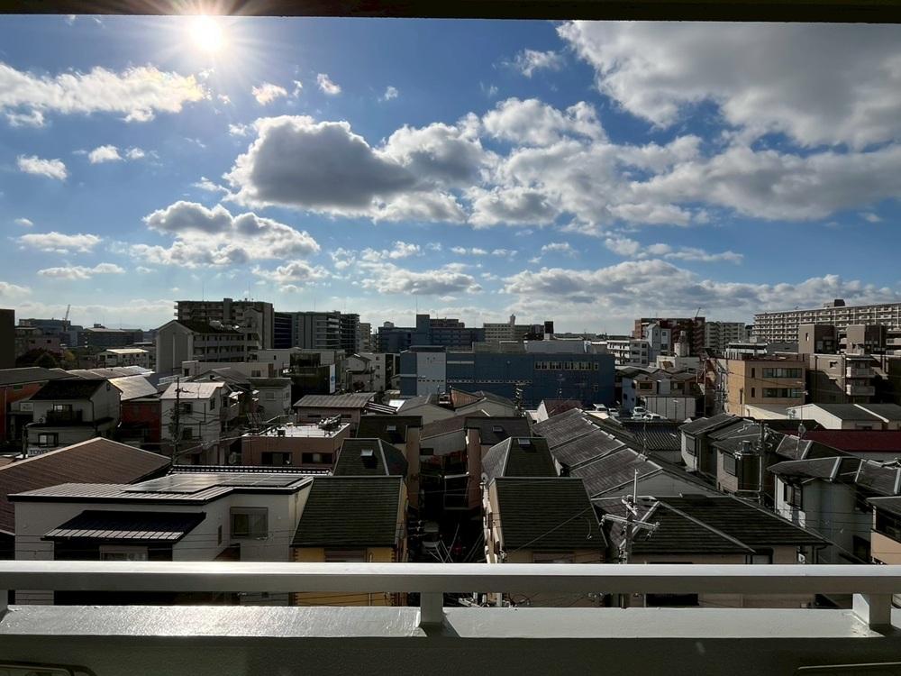 京都市右京区⻄院清⽔町の売買物件/建物は多く建ってますが東から西まで抜け感あり。