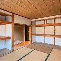 京都市左京区上高野石田町の賃貸物件/2階西｜全室広めの収納が設けられていました。これだけの収納力があるのは嬉しいポイントかと。襖は水色に張替え。他は既存。
