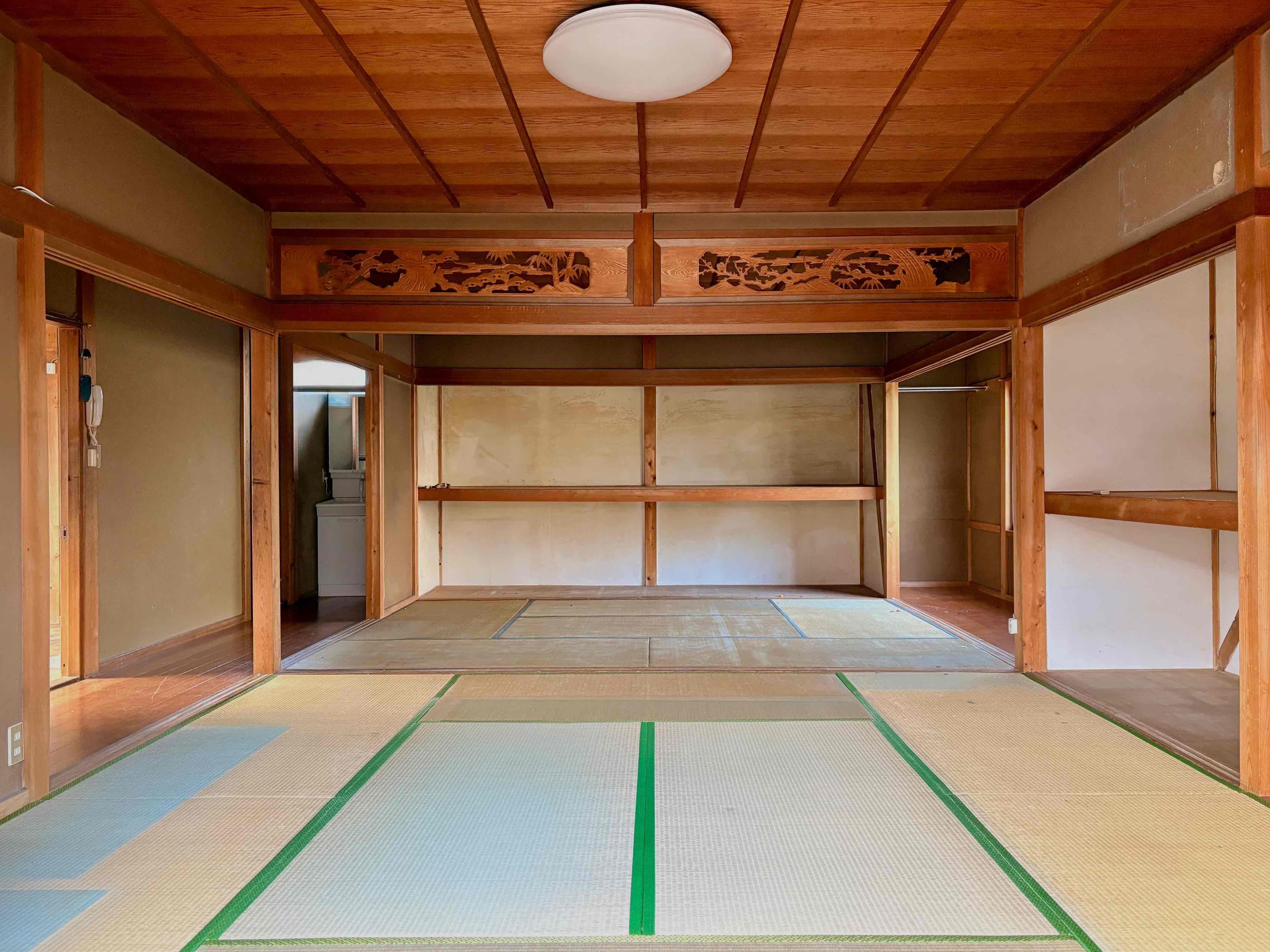 京都市左京区上高野石田町の賃貸物件/収納と廊下側の襖は張替の為、取り外されています。壁と天井は既存のままです。