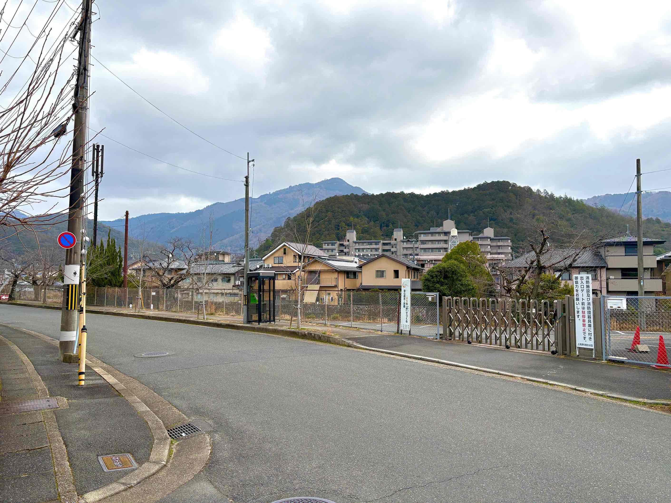 京都市左京区上高野石田町の賃貸物件/前の写真から視線を変えると比叡山をはじめとする山々が望める