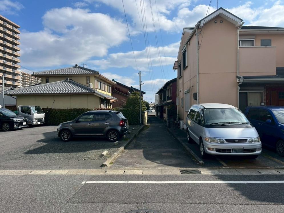 滋賀県大津市尾花川の売買物件/この路地を入って行きます。この背面に皇子山中学校。