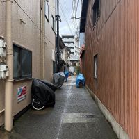 〒600-8141 京都府京都市下京区新日吉町の賃貸物件/位置するのは高瀬川沿いの建物の間の路地奥の奥
