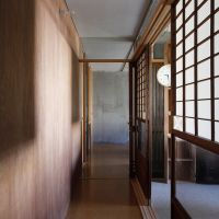京都市左京区北白川追分町の売買物件/正面がダイニングで、右手の雪見障子がワークスペース（photo by来田猛氏）