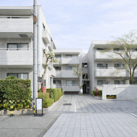 京都市左京区北白川追分町の売買物件/周辺は京都大学敷地内の緑と低層住宅に囲まれている