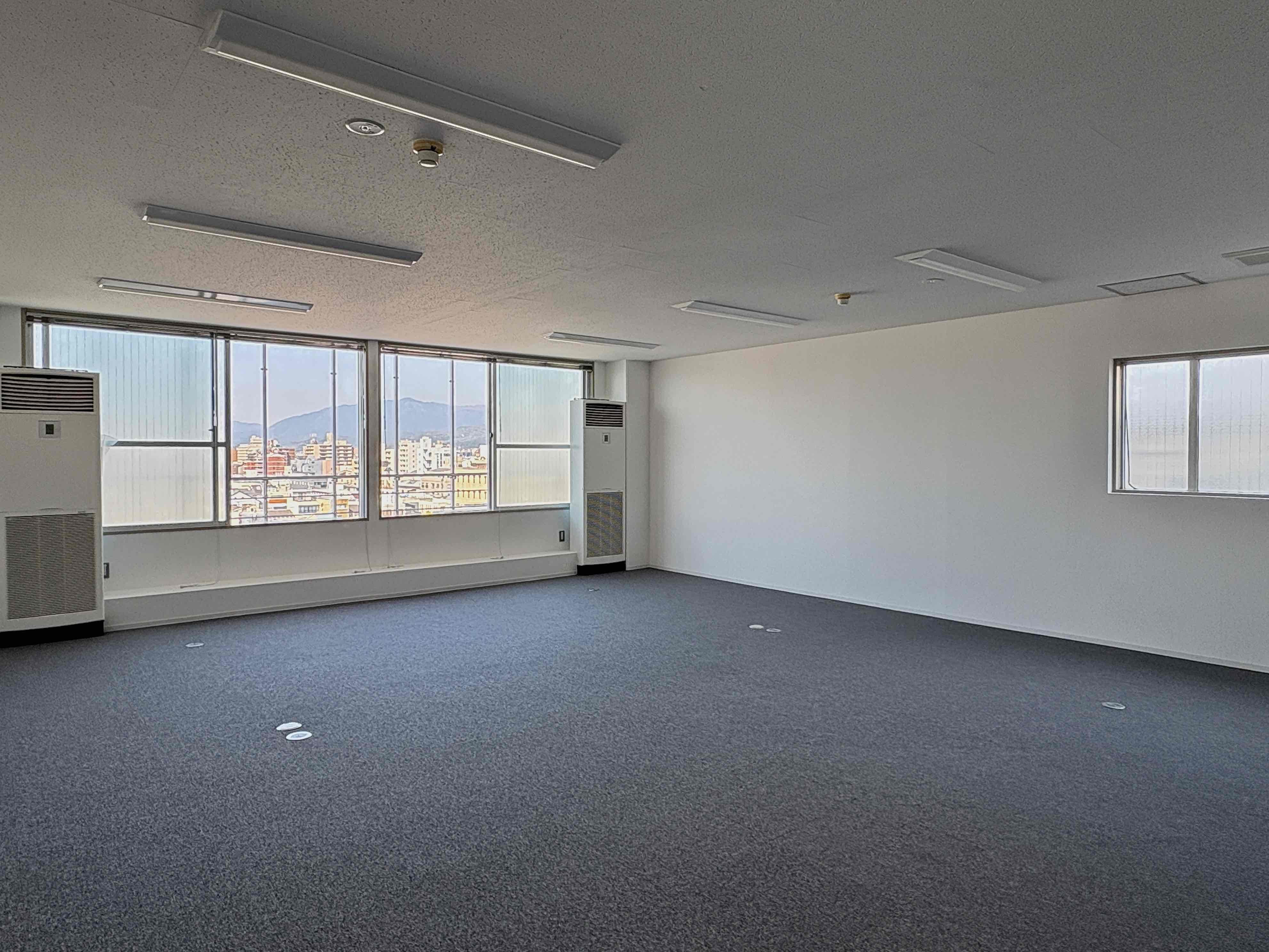 京都市中京区烏丸通竹屋町下る少将井町229-2の賃貸物件/7階（済）｜北と南はフィックス窓で開閉が出来ません。ただ正面の窓が大きい分十分に風が入ってきました