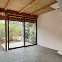 京都市左京区修学院檜峠町の賃貸物件/C号室｜もう少し植栽が育つと目隠しになる想定。