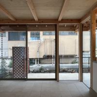 京都市左京区修学院檜峠町の賃貸物件/D号室（済）｜この区画はアトリエやオフィスとしても利用可能。正面（北側）には隣家。