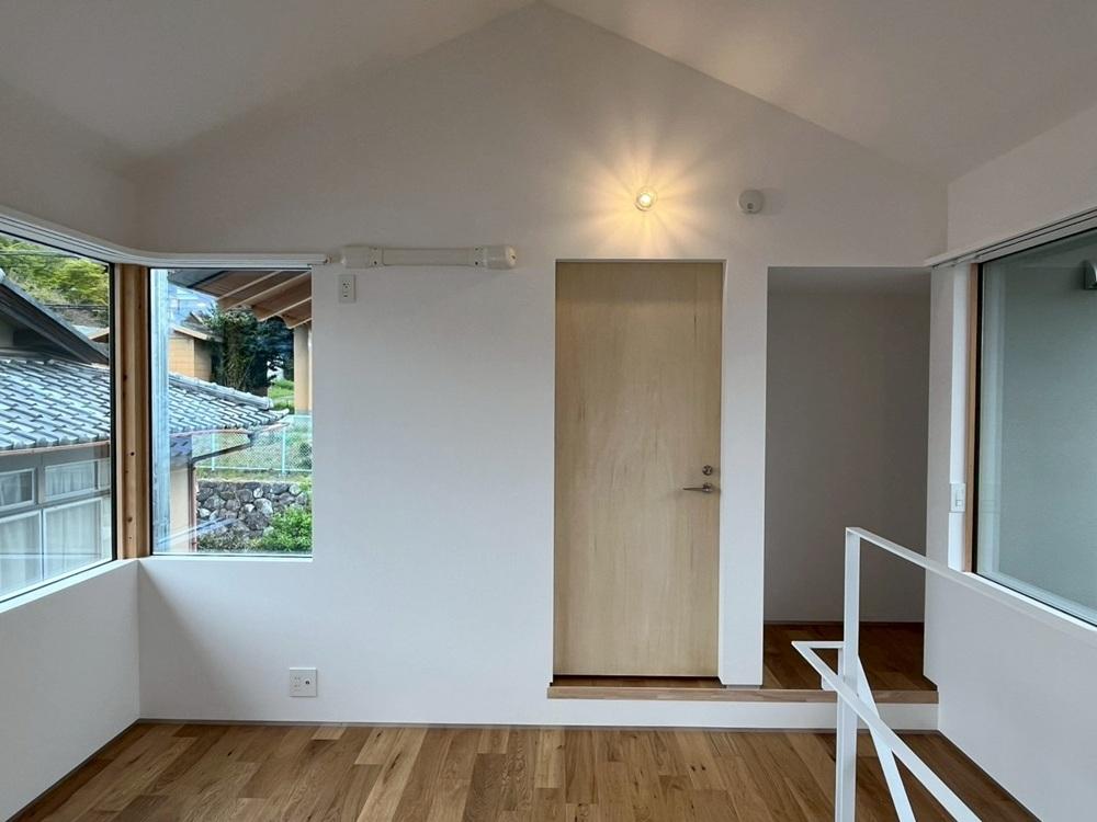 京都市左京区修学院檜峠町の賃貸物件/D号室（済）｜正面のドアがサニタリーで、右側は収納スペース