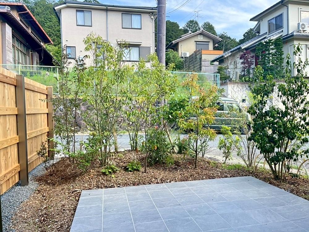 京都市左京区修学院檜峠町の賃貸物件/C号室｜駐車場から直接出入り可能なドアが設置されているので、駐輪はこの中にお願いします。