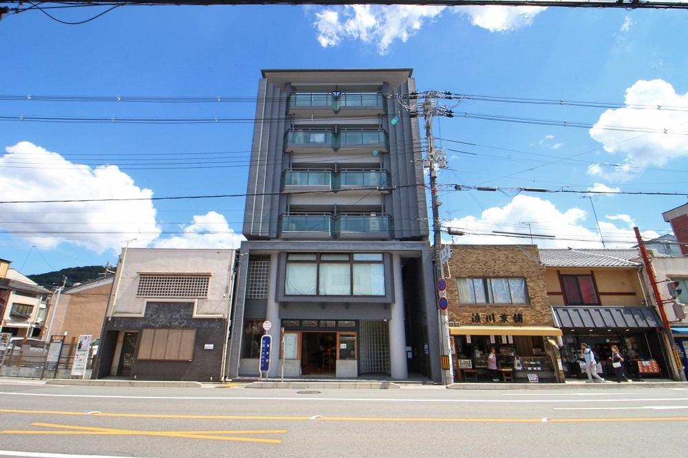 京都市東山区東大路松原上る辰巳町111の賃貸物件/東大路沿いに所在しますが前後左右に高い建物が無い！（写真は前回撮影）