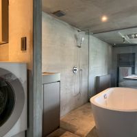 京都市左京区銀閣寺前町の賃貸物件/オーバーヘッドシャワーも完備でホテル仕様。グローエで揃えてあります