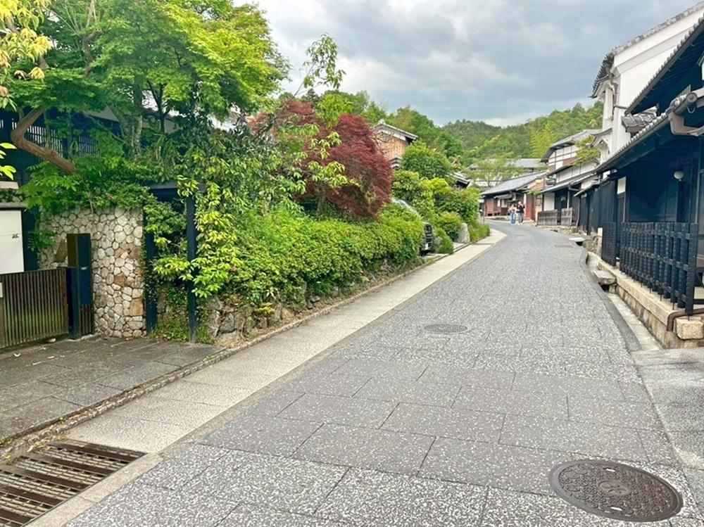 京都市右京区嵯峨鳥居本小坂町の売買物件/整備された石畳が続く愛宕街道