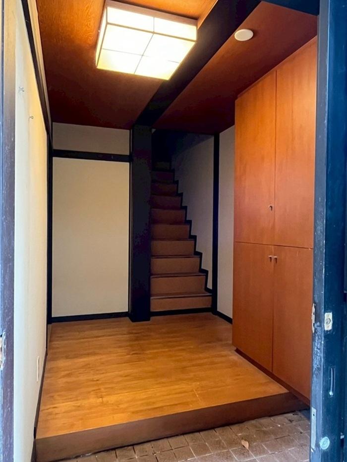 京都市右京区嵯峨鳥居本小坂町の売買物件/2階へは建物北側にある入口から