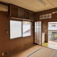 京都市左京区鹿ケ谷法然院西町66-1の売買物件/2F｜木目の壁が印象的な一室。