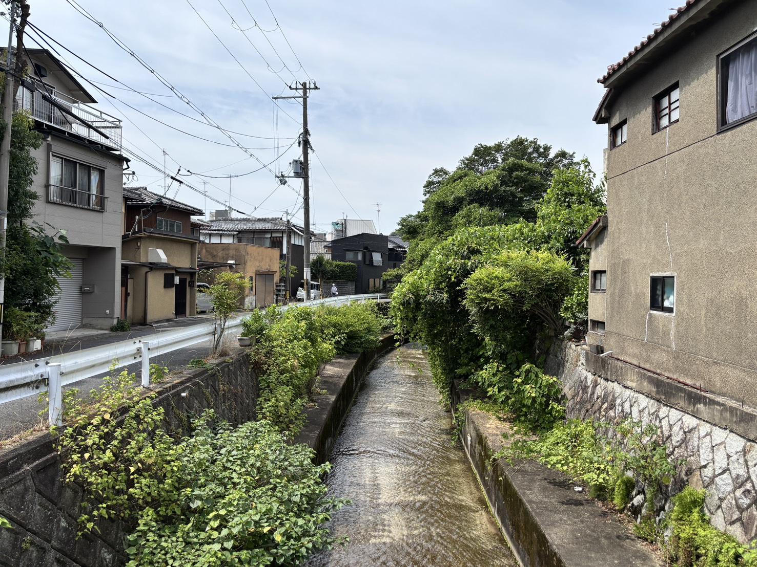 京都市左京区鹿ケ谷法然院西町66-1の売買物件/西へ歩けば白川。散歩の途中に立ち止まりたくなる場所です。