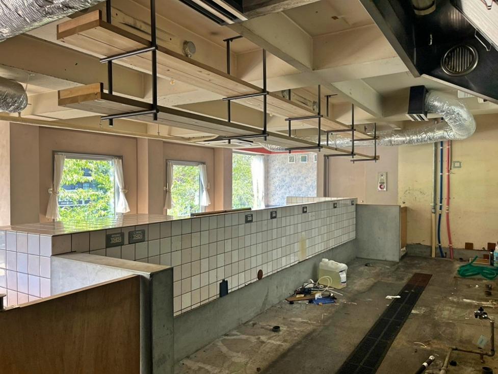 京都市左京区北白川久保田町29-9の賃貸物件/厨房は客席より高い位置