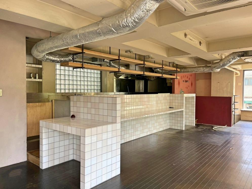 京都市左京区北白川久保田町29-9の賃貸物件/タイル貼りのカウンター席もあります