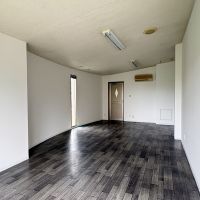 京都市南区東九条南烏丸町34-9の賃貸物件/3F｜ゆるやかな勾配が空間に広がりと余白を生んでいます