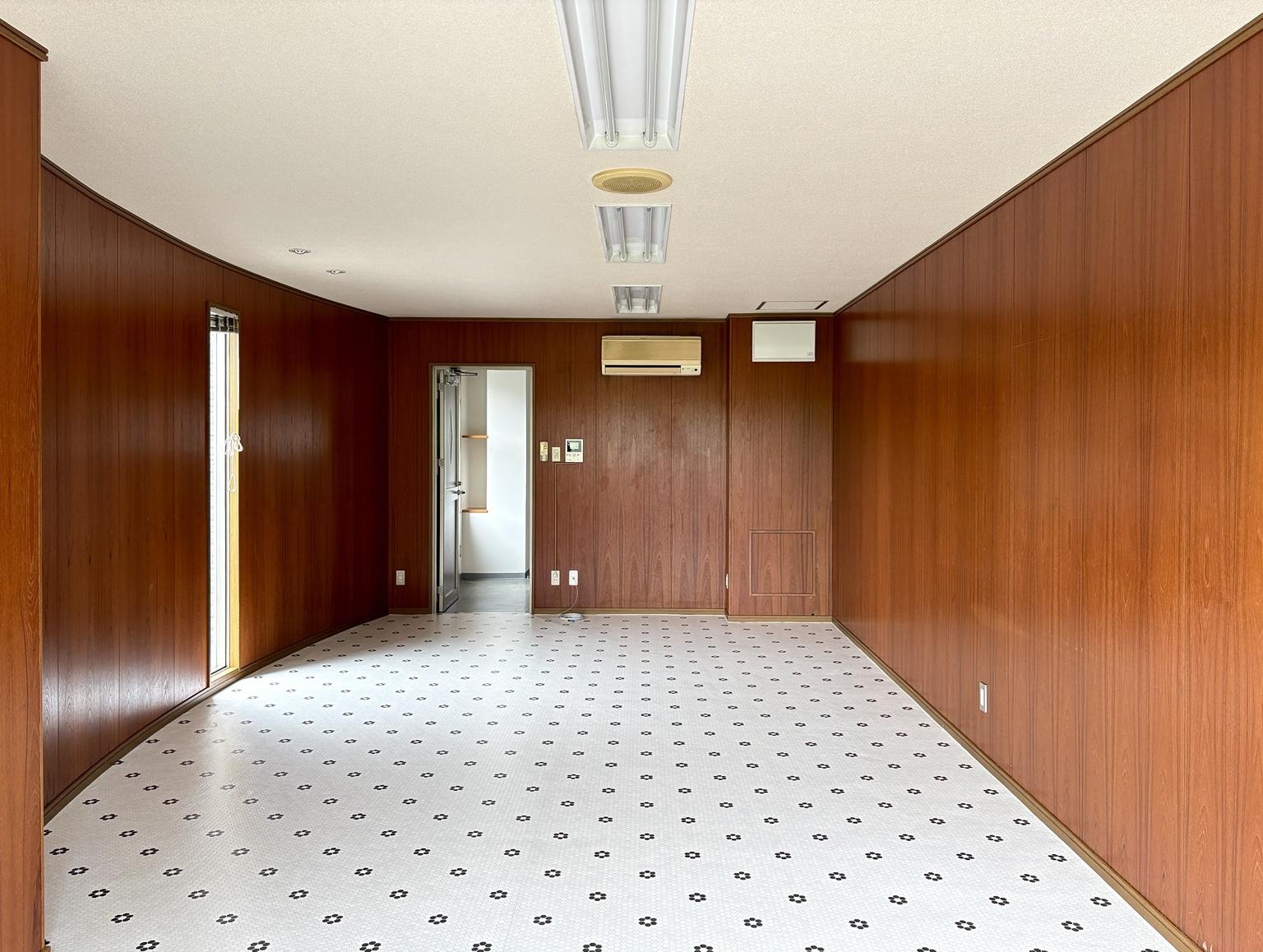 京都市南区東九条南烏丸町34-9の賃貸物件/2F｜奥行きを活かして事務所としても客間としても柔軟に対応してくれそう
