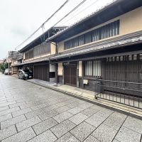 京都市上京区浄福寺通上立売上る大黒町705、709番地の賃貸物件/立派な町家が並ぶ、一部が石畳の浄福寺通。