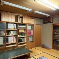 京都市上京区浄福寺通上立売上る大黒町711番地の賃貸物件/2F｜壁一面にデザインの参考にしていた資料がギッシリと並ぶ。