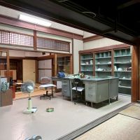 京都市上京区浄福寺通上立売上る大黒町711番地の賃貸物件/1F｜棚や机が残る仕事場。多くの職人が通った頃を想像させます。