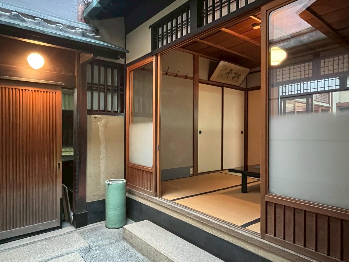 京都市上京区浄福寺通上立売上る大黒町711番地の賃貸物件/1F｜玄関奥の座敷。ここでお客さまを対応していたのでしょうか？