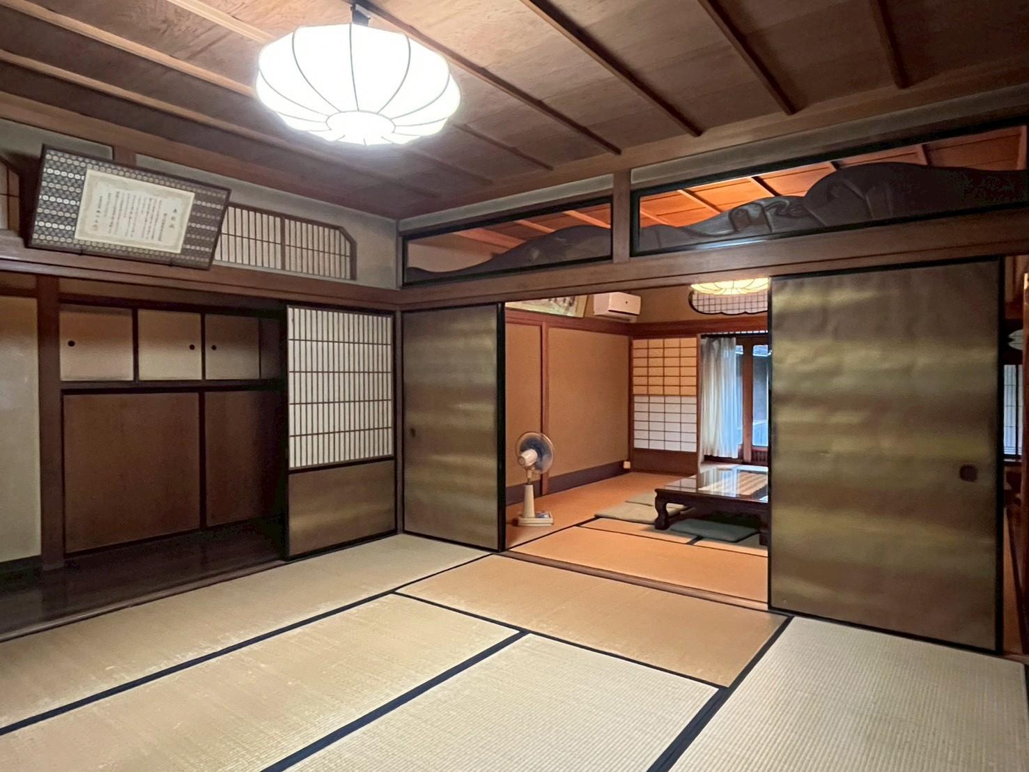 京都市上京区浄福寺通上立売上る大黒町711番地の賃貸物件/1F｜襖を開けると、二つの和室を続き間として使えます。