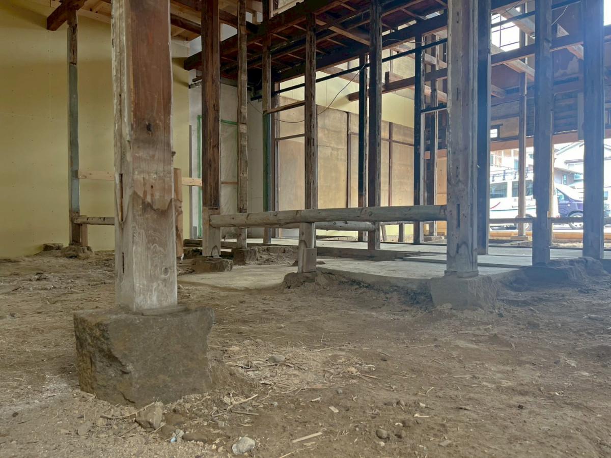京都市東山区轆轤町110-1の賃貸物件/構造は石場建て。土間のまま使うか、コンクリートでしっかり根固めするか