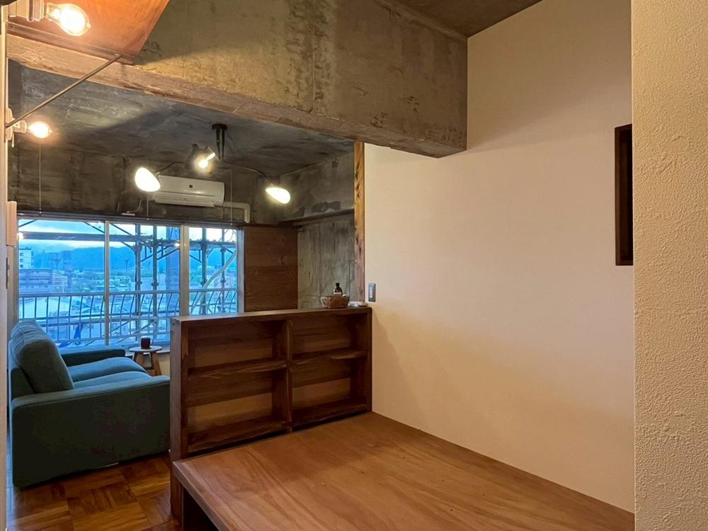 京都市右京区西京極畔勝町63、64の売買物件/セミダブルがちょうどはまるサイズ感。枕元に本や携帯などが置いておける。