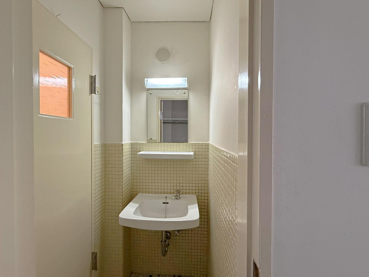 京都市中京区富小路竹屋町上る桝屋町325-2 の賃貸物件/手洗いも申し分無い昭和感