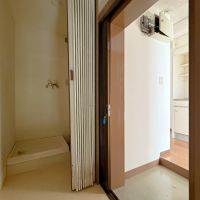 京都市中京区富小路竹屋町上る桝屋町325-2 の賃貸物件/4階は住居仕様。狭くて洗濯機置き場が玄関前というエキセントリックな仕様です