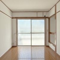 京都市中京区富小路竹屋町上る桝屋町325-2 の賃貸物件/4階西側を見る。4畳半くらいの広さの個室。ここが一番眺めがよく風通しもいいですが、ベッドを置いてしまうととても狭い。思い切って書斎にして、寝室は3階がよさそう