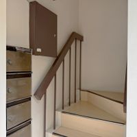 京都市中京区富小路竹屋町上る桝屋町325-2 の賃貸物件/入口全景。入り口にはシャッターがあります。不在時には安心。上階のポストはここに集約されています