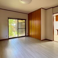 京都市西京区御陵北山町33-4の賃貸物件/ダイニングキッチン横なので、子供が遊んでいても様子をうかがえる距離感