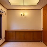京都市西京区御陵北山町33-4の賃貸物件/どこか懐かしい照明。細かな意匠にこの家らしさを感じます