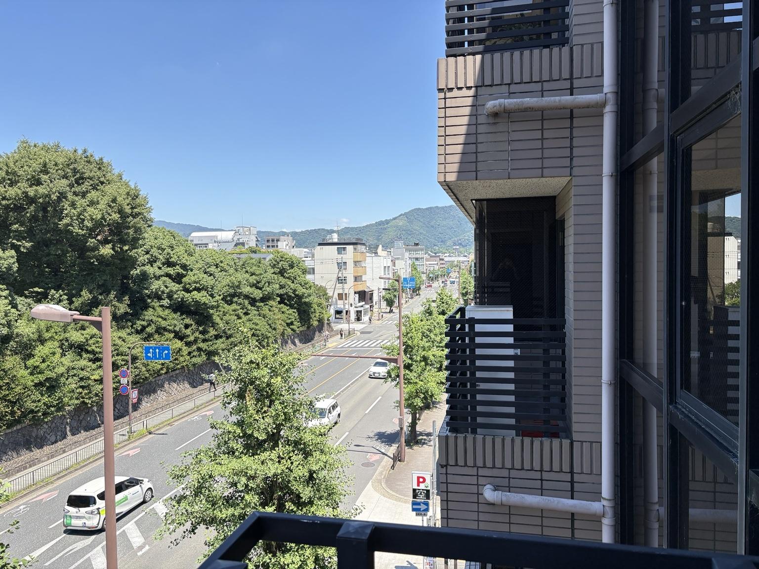 京都市中京区御幸町通竹屋町上ル毘沙門町533の賃貸物件/バルコニーへ出ると大文字。