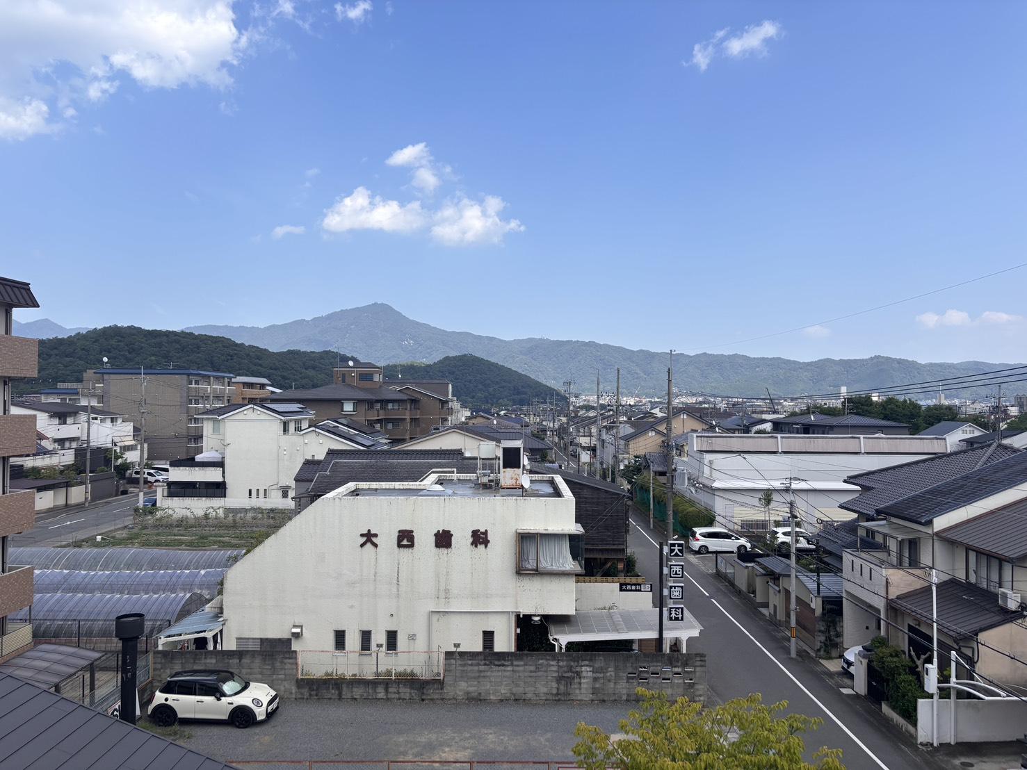 京都市北区上賀茂松本町15の賃貸物件/屋上から東を望む。正面には比叡山が見えます。