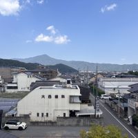 京都市北区上賀茂松本町15の賃貸物件/屋上から東を望む。正面には比叡山が見えます。