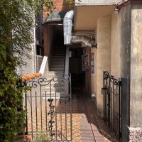 京都市北区上賀茂松本町15の賃貸物件/建物脇の入口。門を入り、奥の階段から3階へ上がります。