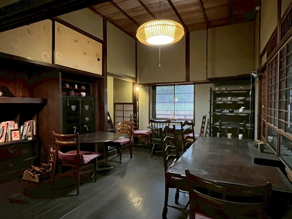 京都市上京区元誓願寺通六軒町西入大文字町265-2の賃貸物件/表側は板間になっている。