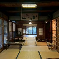 京都市上京区元誓願寺通六軒町西入大文字町265-2の賃貸物件/表側から奥の庭を見る