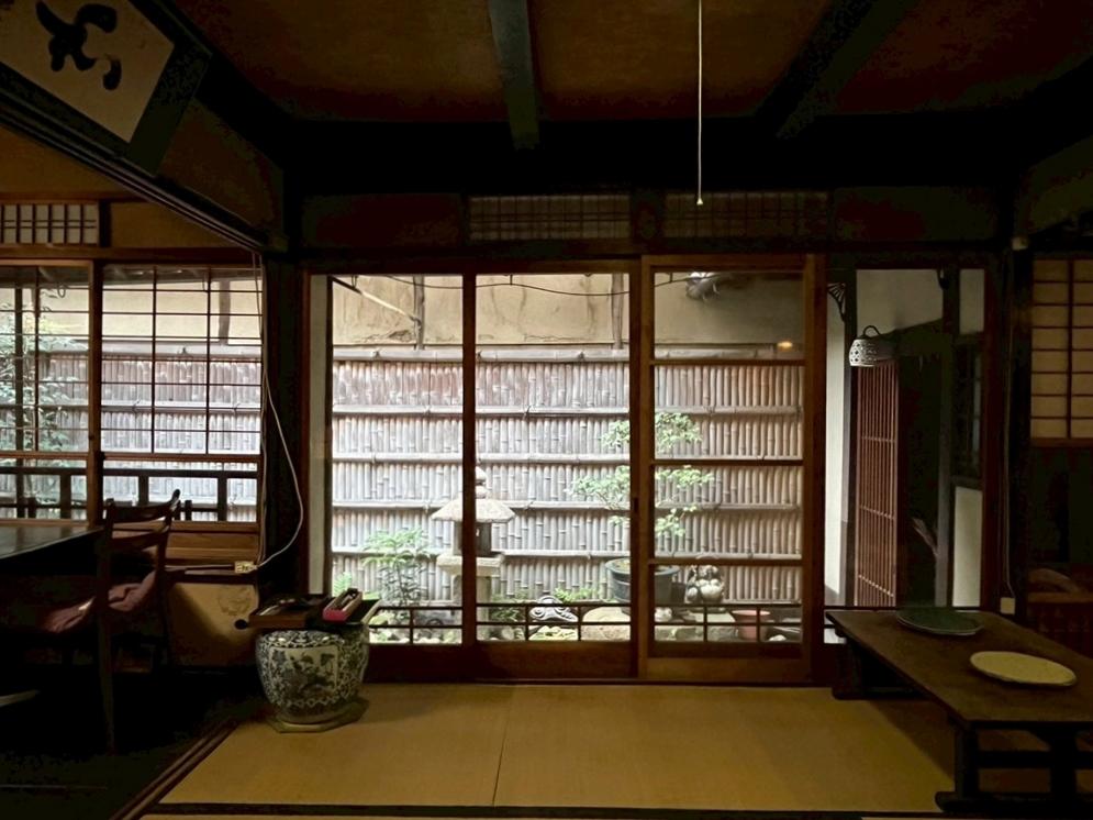 京都市上京区元誓願寺通六軒町西入大文字町265-2の賃貸物件/室内からみるアプローチ