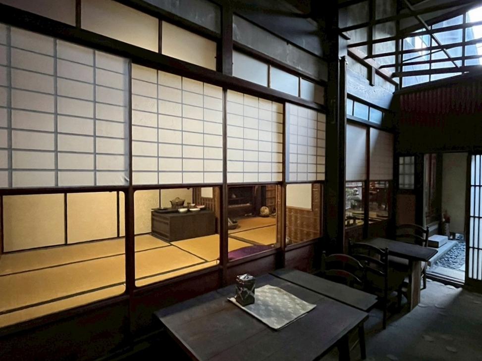 京都市上京区元誓願寺通六軒町西入大文字町265-2の賃貸物件/ここで接客したり、客席として利用しても良いかも知れません